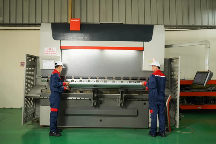 Máy chấn CNC, Thương hiệu: Bystronic – Switzerland