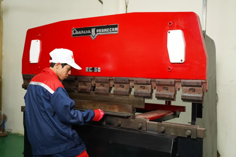 Máy chấn CNC, Thương hiệu: Amada– Japan