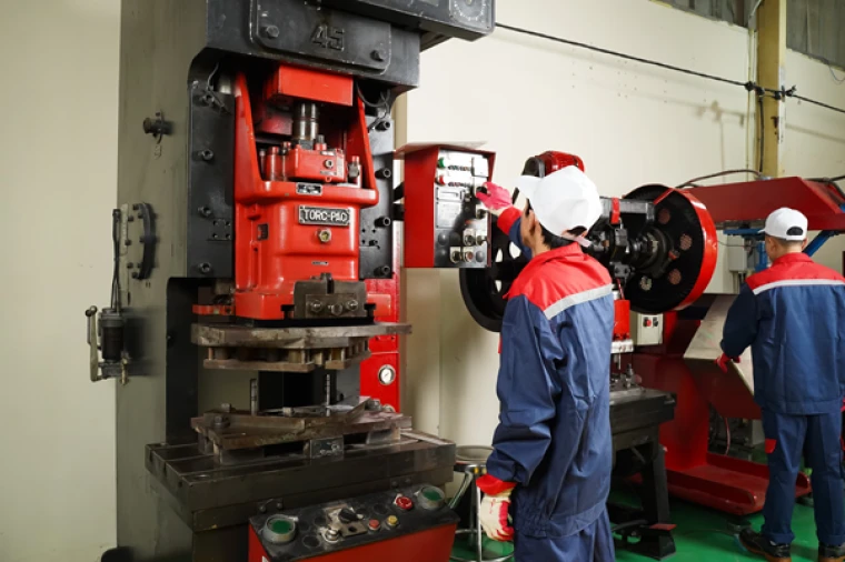 Máy dập CNC, Thương hiệu: Amada– Japan